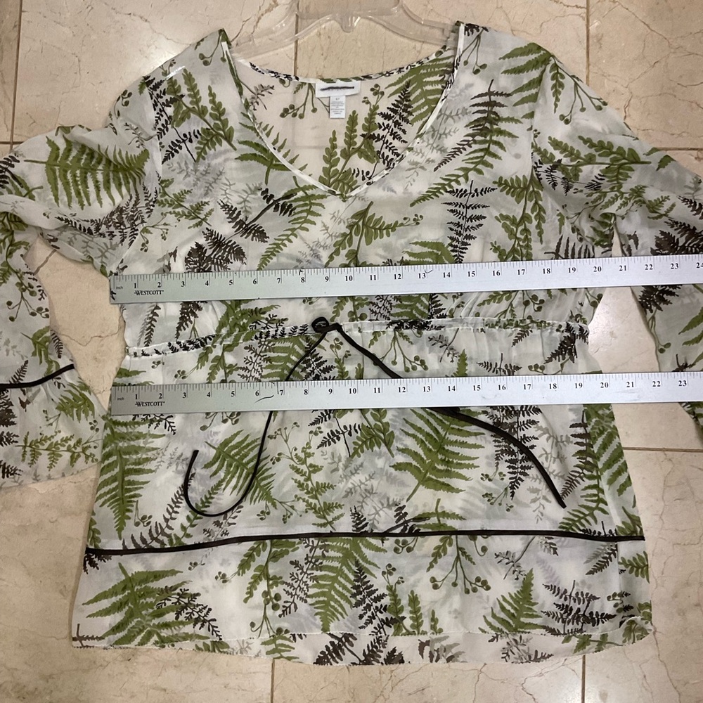 Lightweight Blouse, 55% Silk, 45% Cotton, White and Green Leaf Print, Sz 12 - Picture 12 of 13